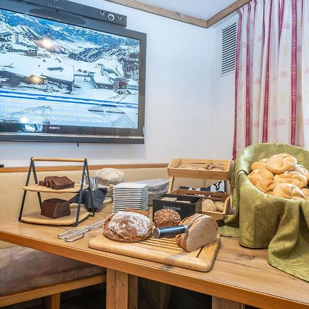 Panorama Hotel Guggenbichl - Inkl Sommerkarte, Einmaliger Eintritt Ins Tauern Spa & Bester Ausblick Ueber 卡普伦 外观 照片