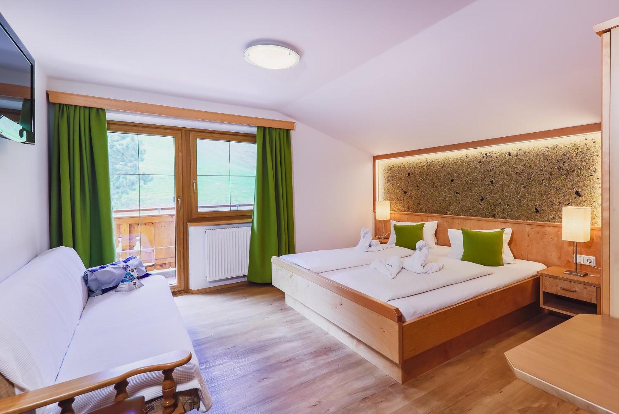 Panorama Hotel Guggenbichl - Inkl Sommerkarte, Einmaliger Eintritt Ins Tauern Spa & Bester Ausblick Ueber 卡普伦 外观 照片