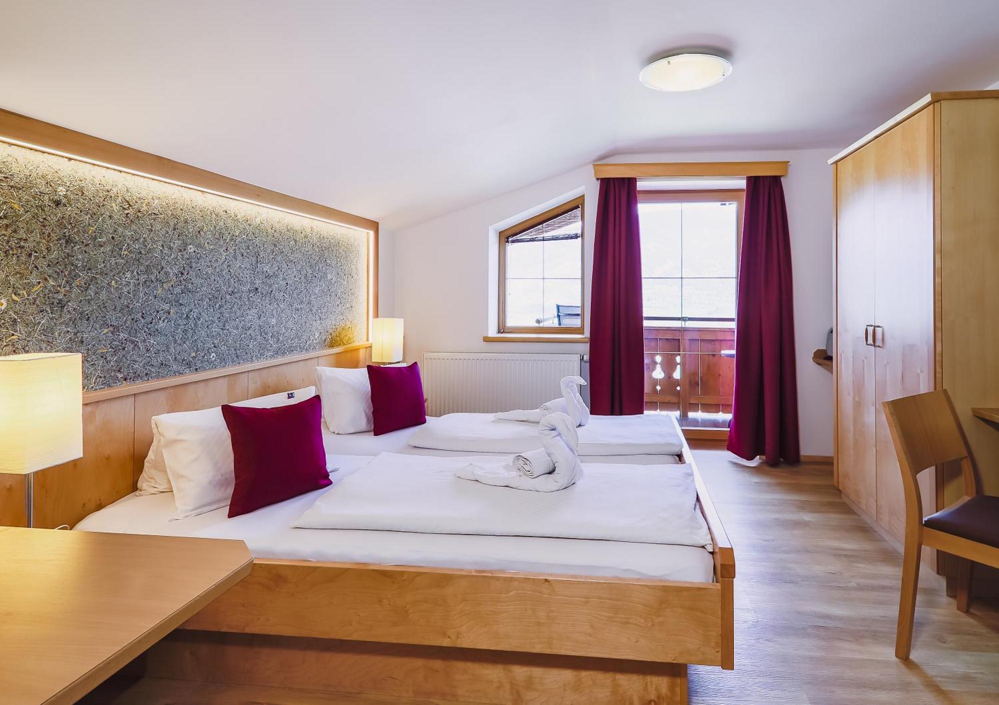 Panorama Hotel Guggenbichl - Inkl Sommerkarte, Einmaliger Eintritt Ins Tauern Spa & Bester Ausblick Ueber 卡普伦 外观 照片