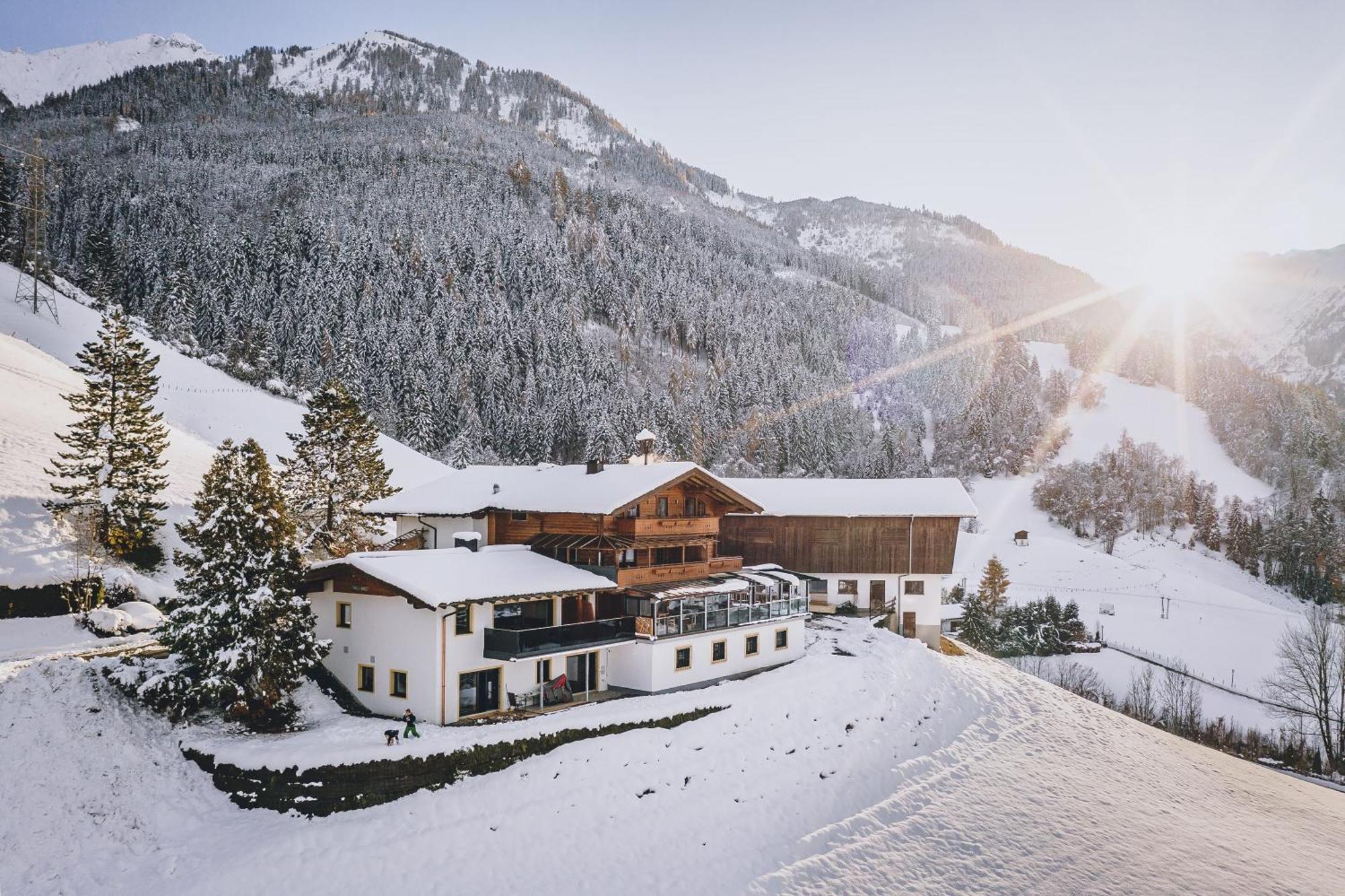 Panorama Hotel Guggenbichl - Inkl Sommerkarte, Einmaliger Eintritt Ins Tauern Spa & Bester Ausblick Ueber 卡普伦 外观 照片