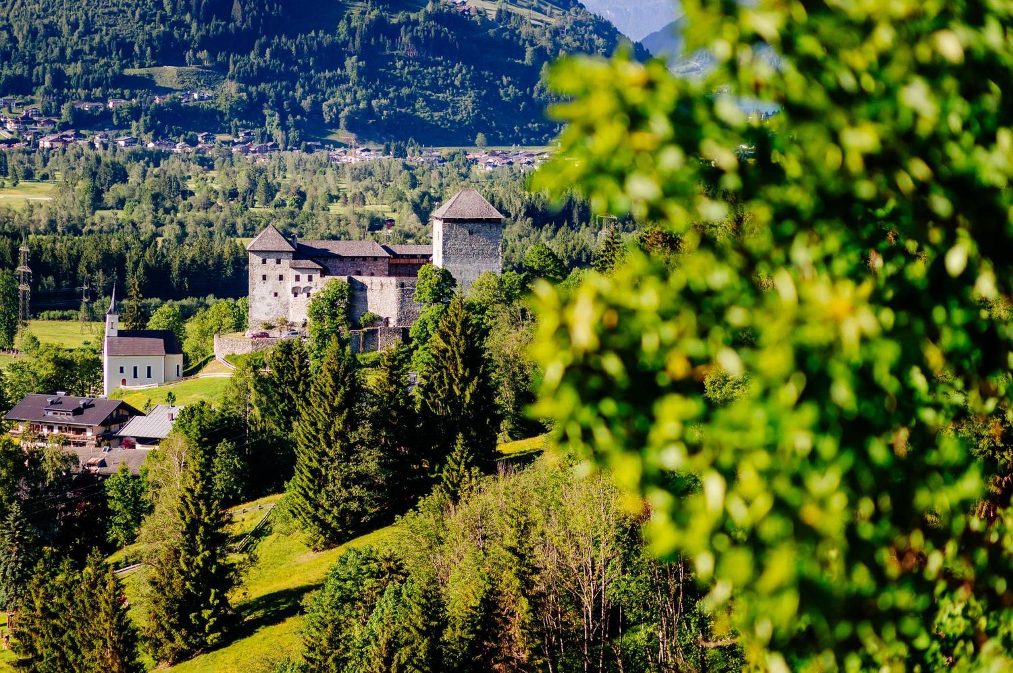 Panorama Hotel Guggenbichl - Inkl Sommerkarte, Einmaliger Eintritt Ins Tauern Spa & Bester Ausblick Ueber 卡普伦 外观 照片