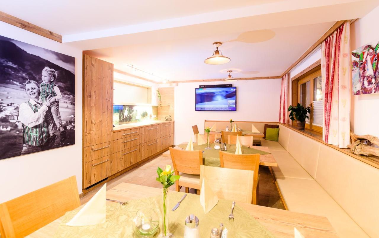 Panorama Hotel Guggenbichl - Inkl Sommerkarte, Einmaliger Eintritt Ins Tauern Spa & Bester Ausblick Ueber 卡普伦 外观 照片