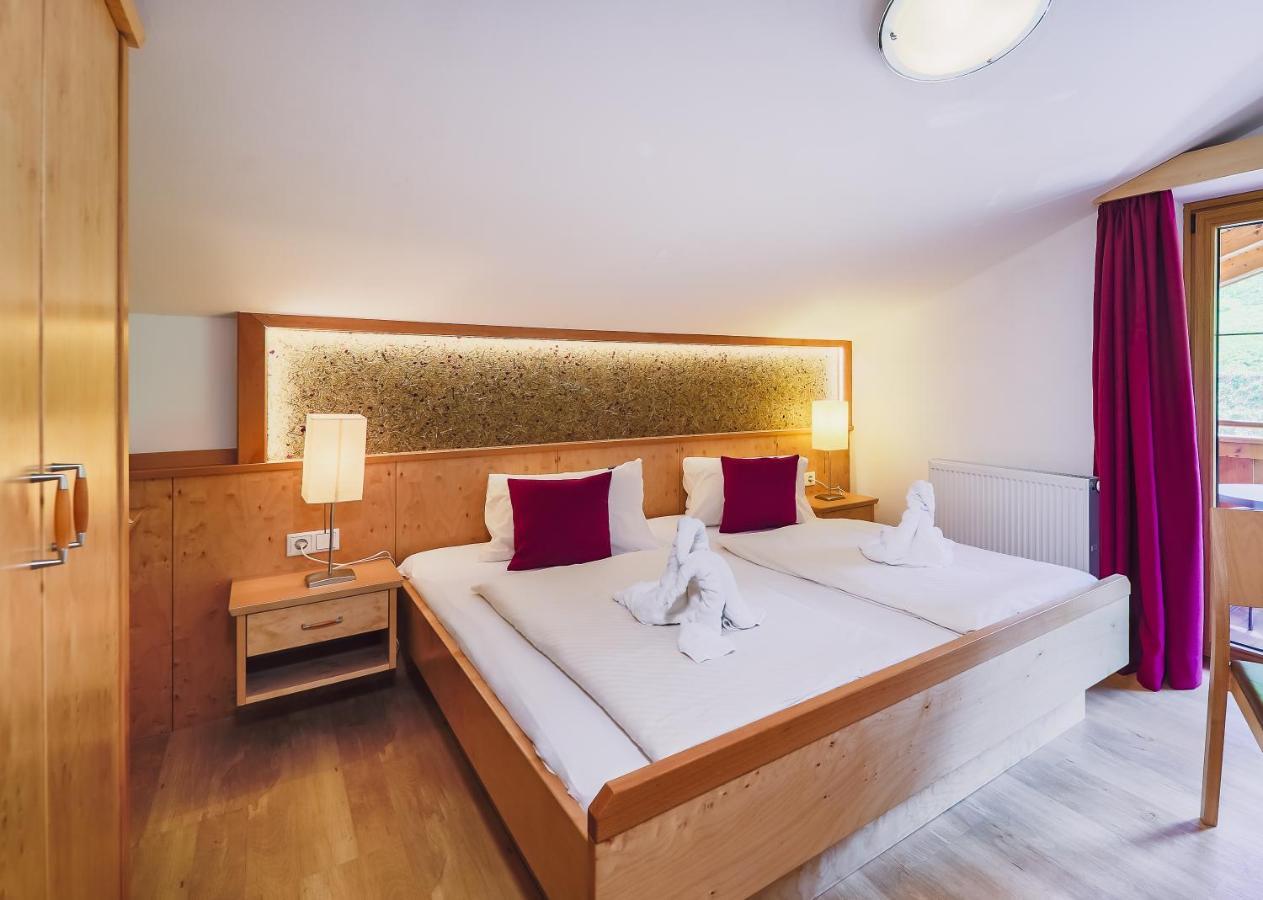 Panorama Hotel Guggenbichl - Inkl Sommerkarte, Einmaliger Eintritt Ins Tauern Spa & Bester Ausblick Ueber 卡普伦 外观 照片