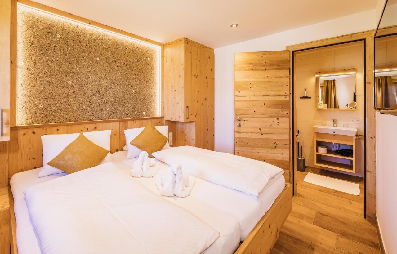 Panorama Hotel Guggenbichl - Inkl Sommerkarte, Einmaliger Eintritt Ins Tauern Spa & Bester Ausblick Ueber 卡普伦 外观 照片
